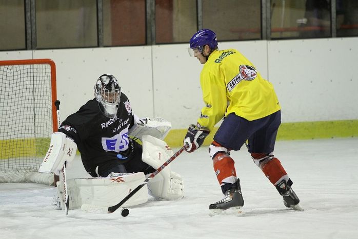 Prvn trnink na led hokejist HC Eaton Pardubice